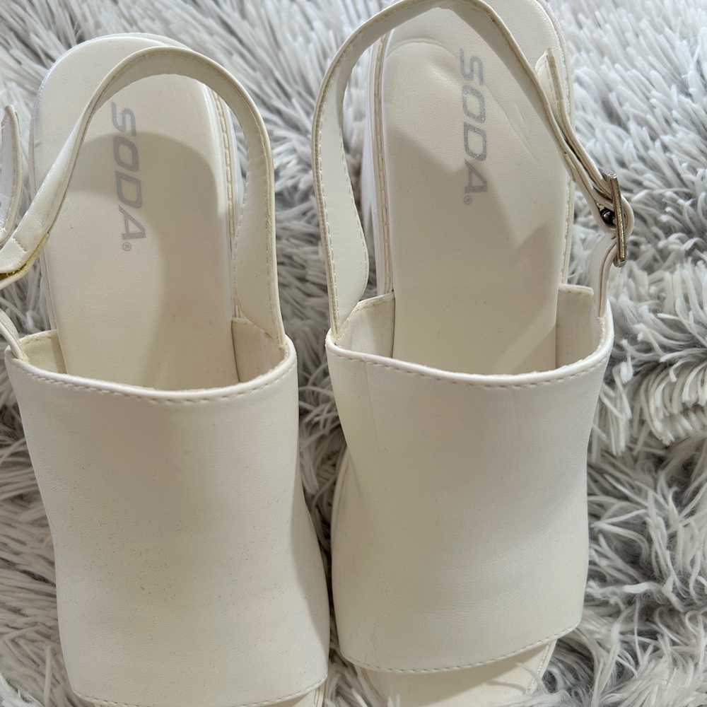 Soda NWOT Women's Size 9 Cream Wedge/Platform Summer Minimalist Casual - Picture 2 of 3